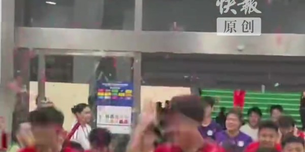 获赛季首球+首胜！赛后常州市委书记、市长送花祝贺常州队