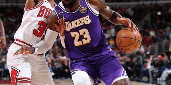 开云体育中国官方网站地址-詹姆斯24+5创NBA历史第1神迹！东契奇46+7+11+8记3分刷爆纪录