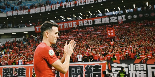 周定洋自宣离队！媒体人热议：已经在深圳，非得不做英雄太可惜|成都|蓉城|提莫|鲁蜜|成都蓉城_新浪体育_新浪新闻