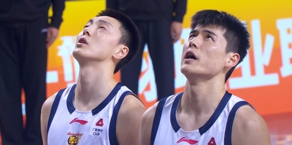 开云中国官方网站-CBA一夜4场惨案+2场逆转！广东3连胜 上海9连胜终结 附上最新排名