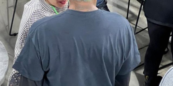 开云体育中国官方网站地址-美国足球界的朱自清 《记我和我的父亲罗德曼》