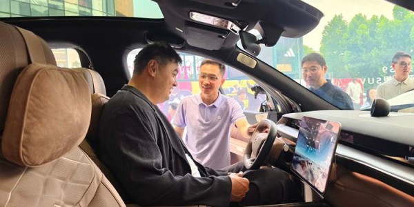 开云体育平台APP下载-向着男篮人手一台努力？蔚来邀请“战神”刘玉栋体验ES9